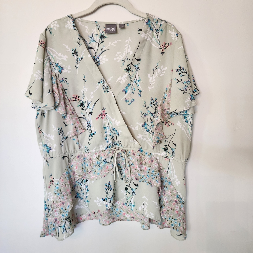 Soho New York & Company size large floral blouse